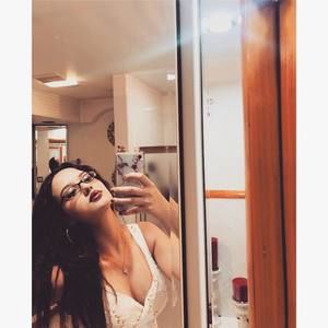 Meet your Posher, Rebeca